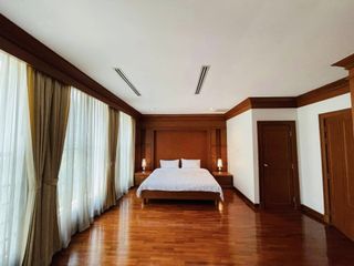 出租 4 卧室 联排别墅 在 Watthana, 曼谷