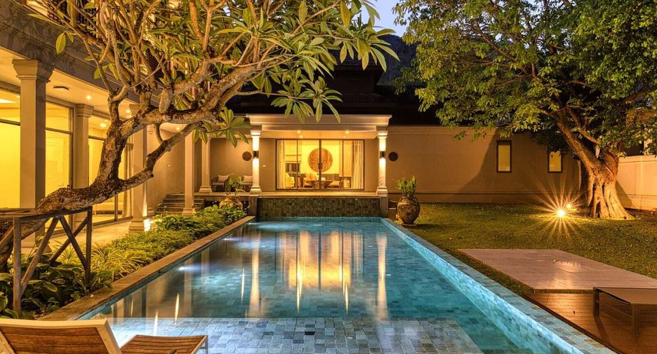 For rent 6 bedrooms villa in Mueang Phuket, Phuket