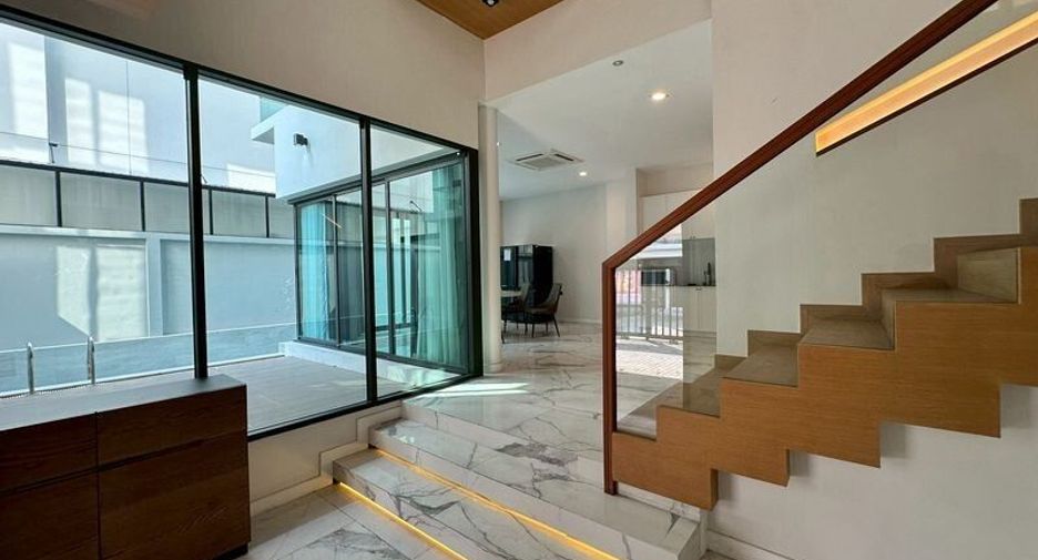 For sale 3 bedrooms house in Wang Thonglang, Bangkok
