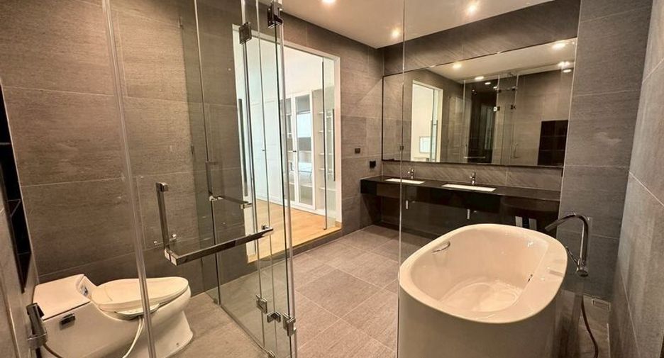 For sale 3 bedrooms house in Wang Thonglang, Bangkok