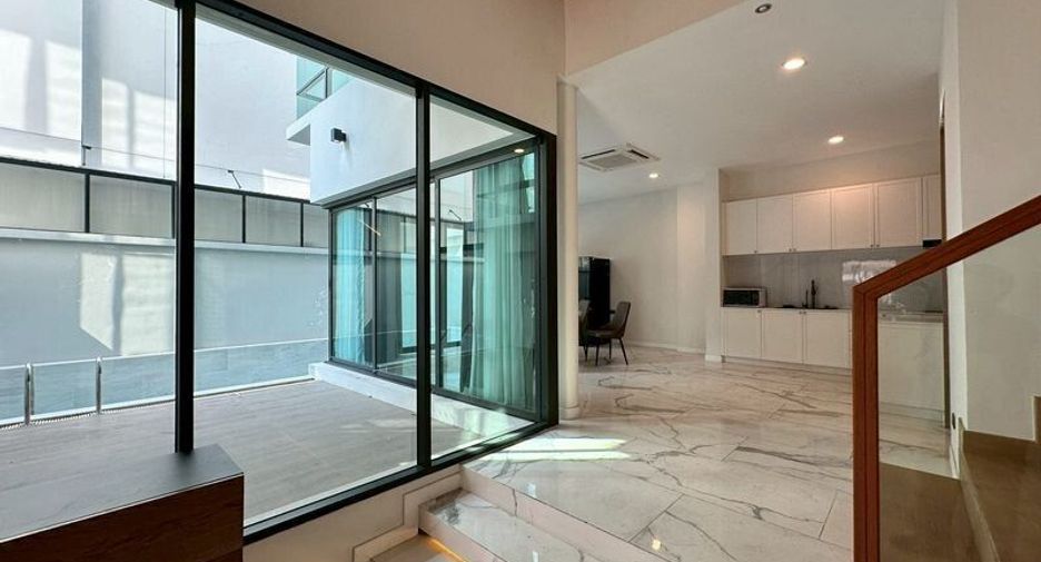 For sale 3 bedrooms house in Wang Thonglang, Bangkok