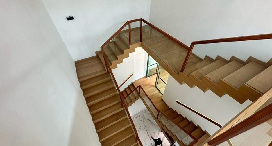 For sale 3 bedrooms house in Wang Thonglang, Bangkok