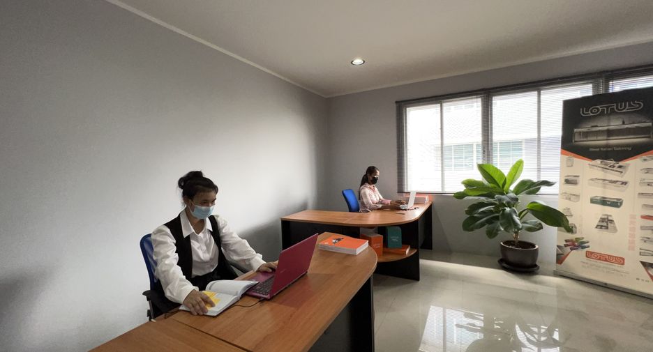 For sale 6 bedrooms townhouse in Mueang Samut Prakan, Samut Prakan
