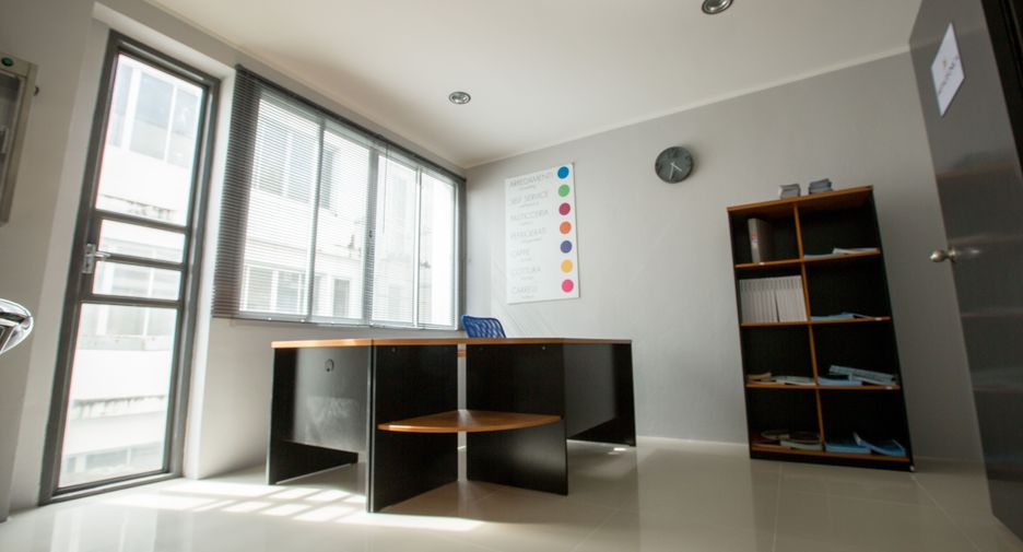 For sale 6 bedrooms townhouse in Mueang Samut Prakan, Samut Prakan