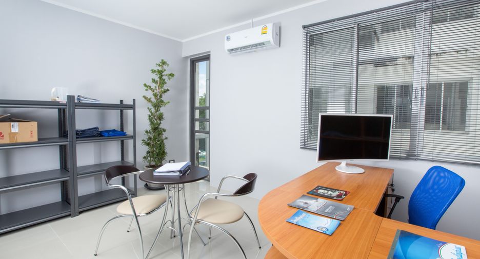 For sale 6 bedrooms townhouse in Mueang Samut Prakan, Samut Prakan