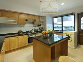 For rent 4 bedrooms apartment in Watthana, Bangkok