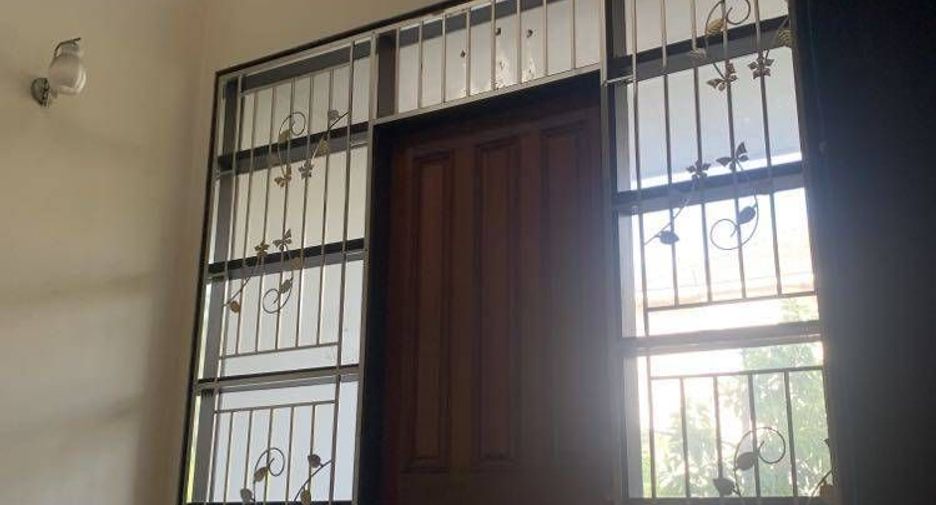 For sale 4 ベッドルーム house in Watthana, Bangkok
