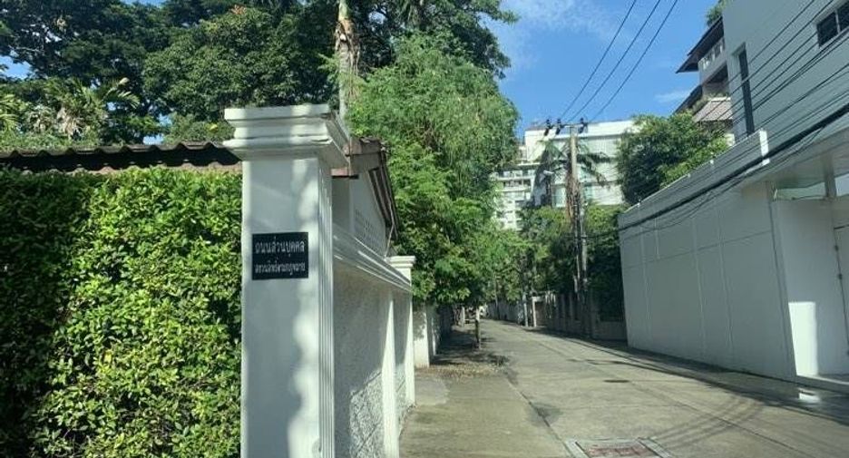 For sale 4 ベッドルーム house in Watthana, Bangkok