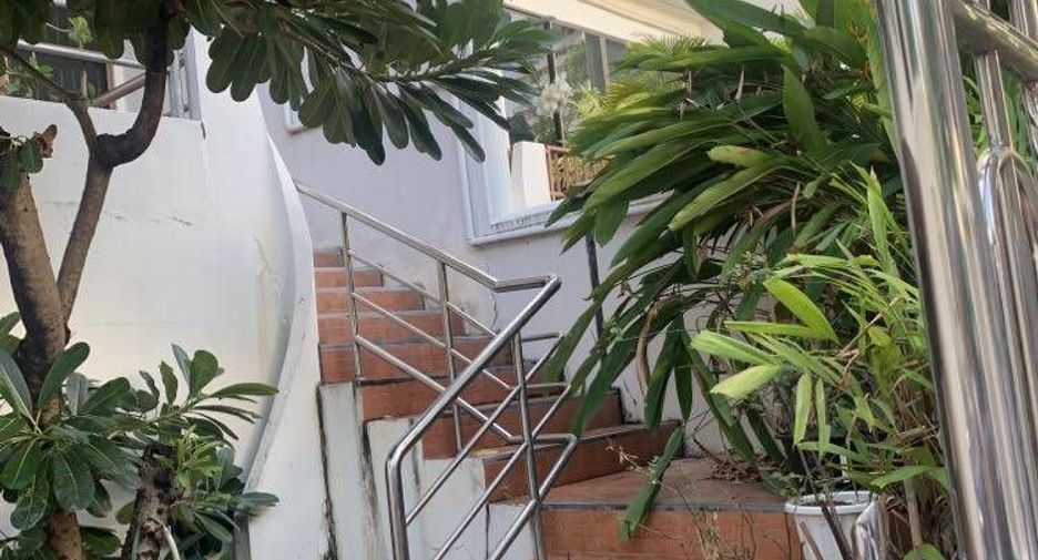 For sale 4 ベッドルーム house in Watthana, Bangkok
