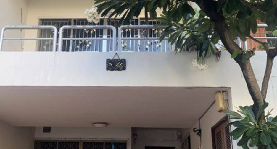 For sale 4 ベッドルーム house in Watthana, Bangkok