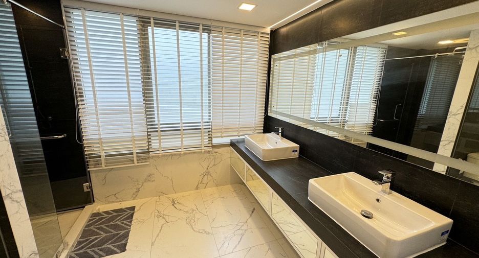 For sale and for rent 3 bedrooms condo in Khlong Toei, Bangkok