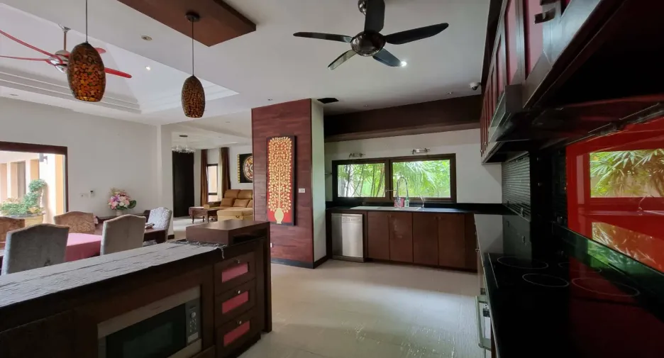 Villa zum Kauf mit 5 Zimmer in Bang Lamung, Chonburi