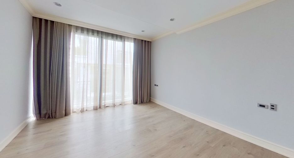 For sale and for rent 3 bedrooms townhouse in Watthana, Bangkok