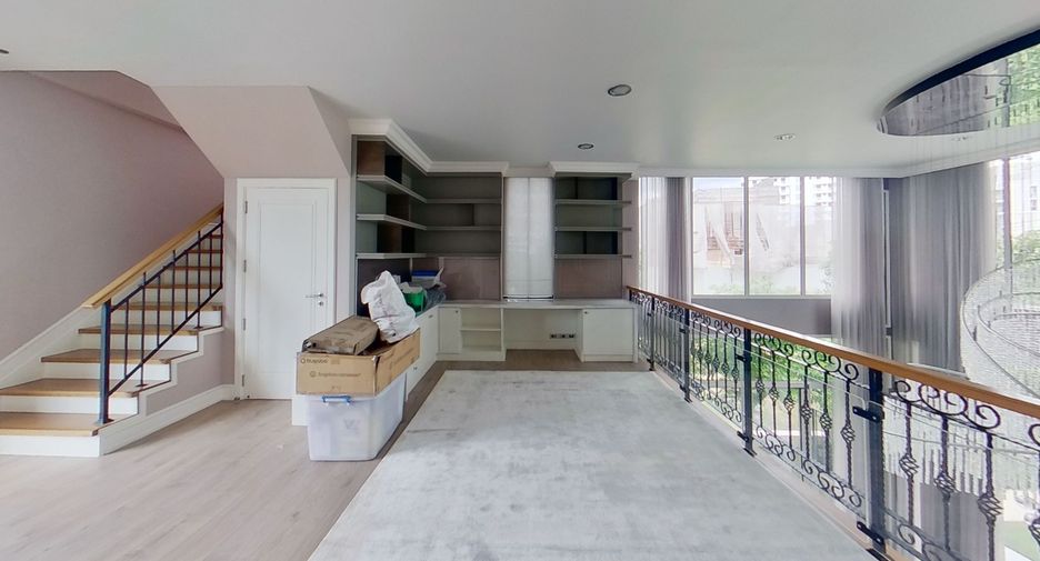 For sale and for rent 3 bedrooms townhouse in Watthana, Bangkok