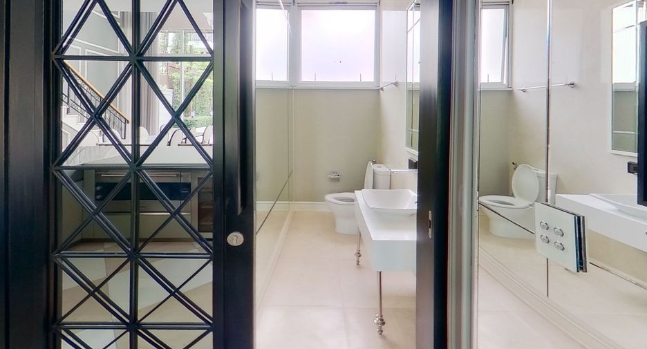 For sale and for rent 3 bedrooms townhouse in Watthana, Bangkok
