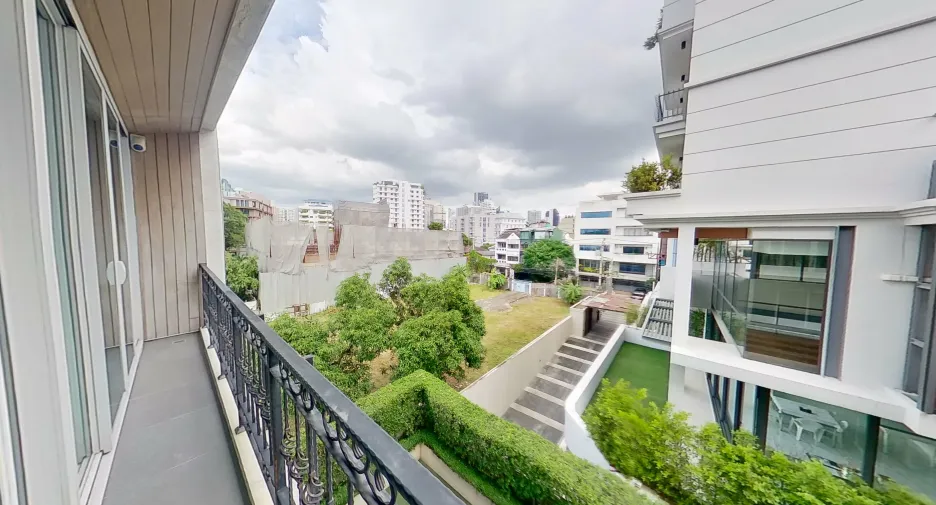 For sale and for rent 3 bedrooms townhouse in Watthana, Bangkok