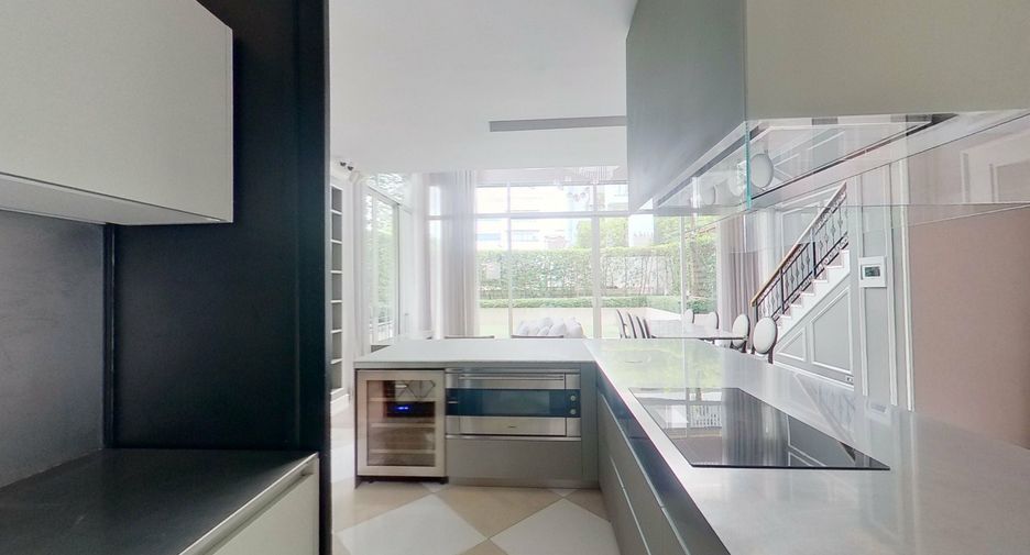 For sale and for rent 3 bedrooms townhouse in Watthana, Bangkok