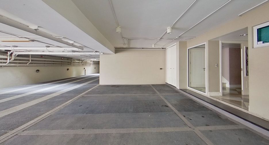 For sale and for rent 3 bedrooms townhouse in Watthana, Bangkok