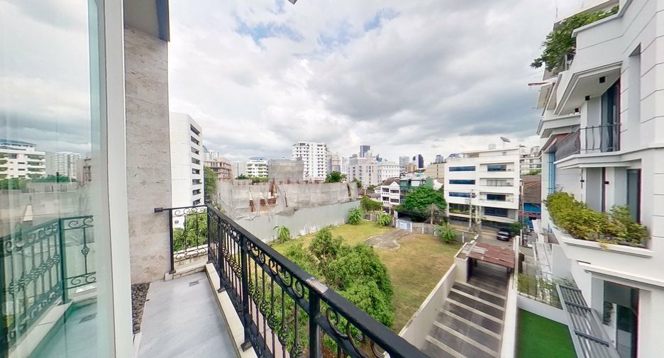 For sale and for rent 3 bedrooms townhouse in Watthana, Bangkok