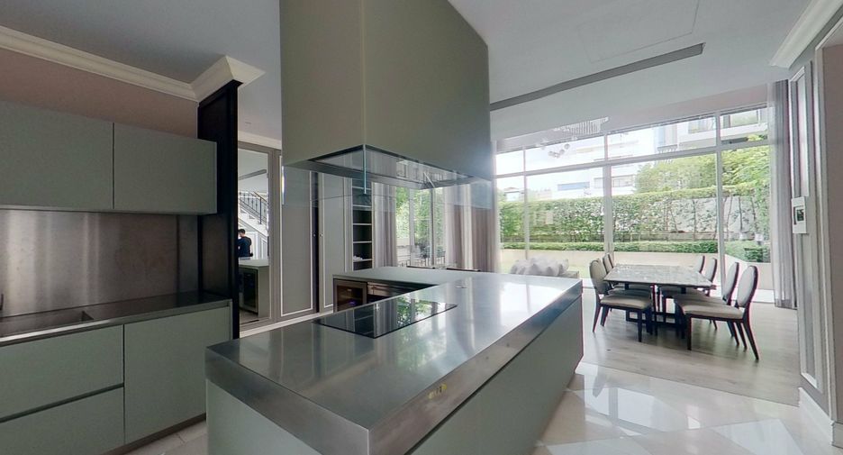 For sale and for rent 3 bedrooms townhouse in Watthana, Bangkok