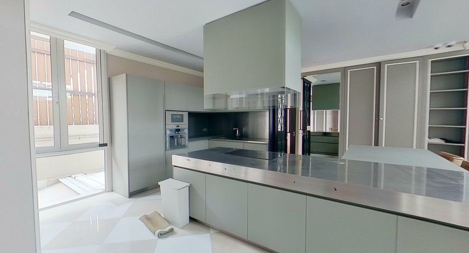 For sale and for rent 3 bedrooms townhouse in Watthana, Bangkok