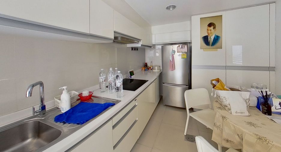 For sale and for rent 3 bedrooms townhouse in Watthana, Bangkok