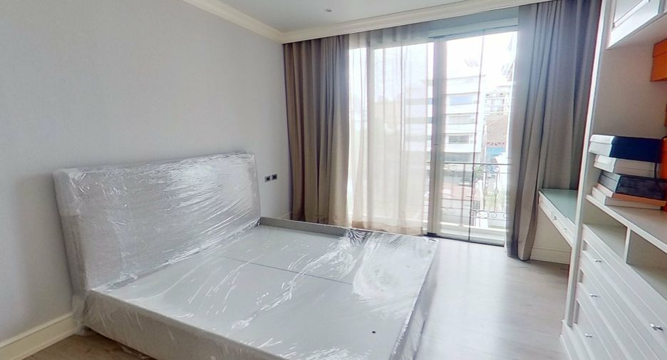 For sale and for rent 3 bedrooms townhouse in Watthana, Bangkok