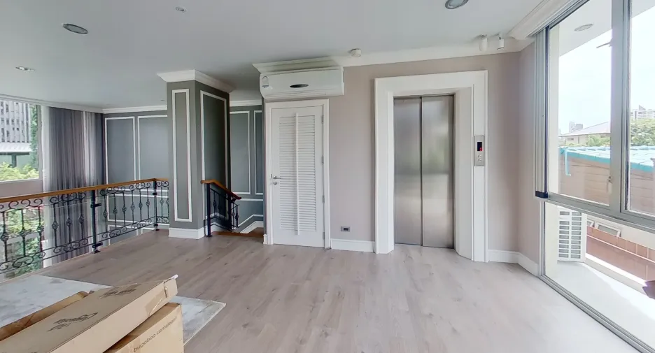 For sale and for rent 3 bedrooms townhouse in Watthana, Bangkok
