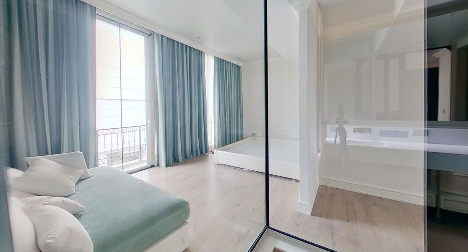 For sale and for rent 3 bedrooms townhouse in Watthana, Bangkok
