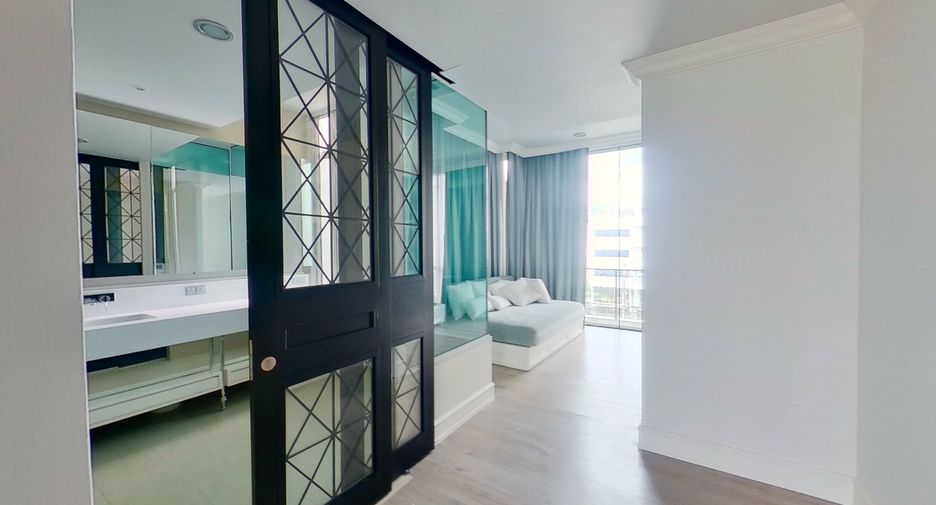 For sale and for rent 3 bedrooms townhouse in Watthana, Bangkok