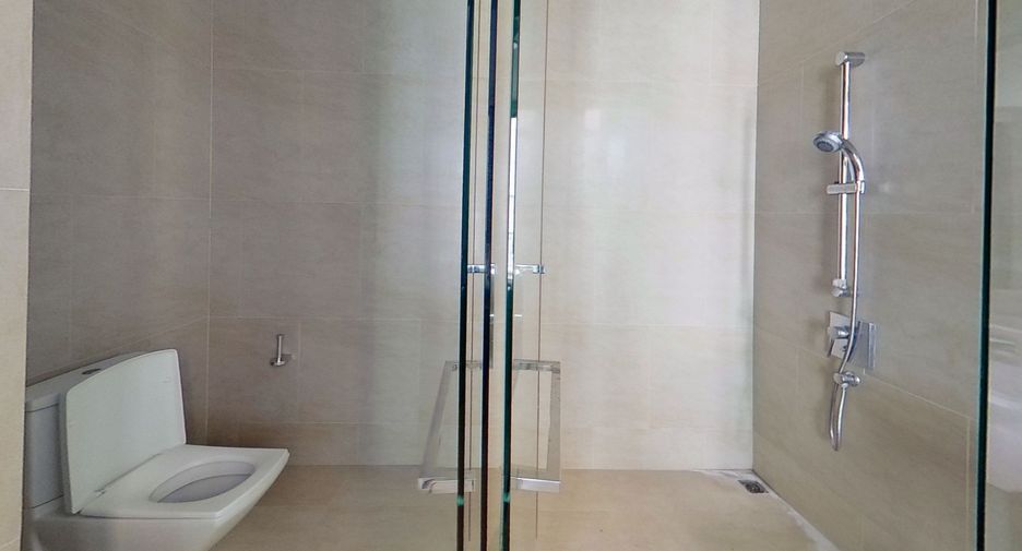 For sale and for rent 3 bedrooms townhouse in Watthana, Bangkok
