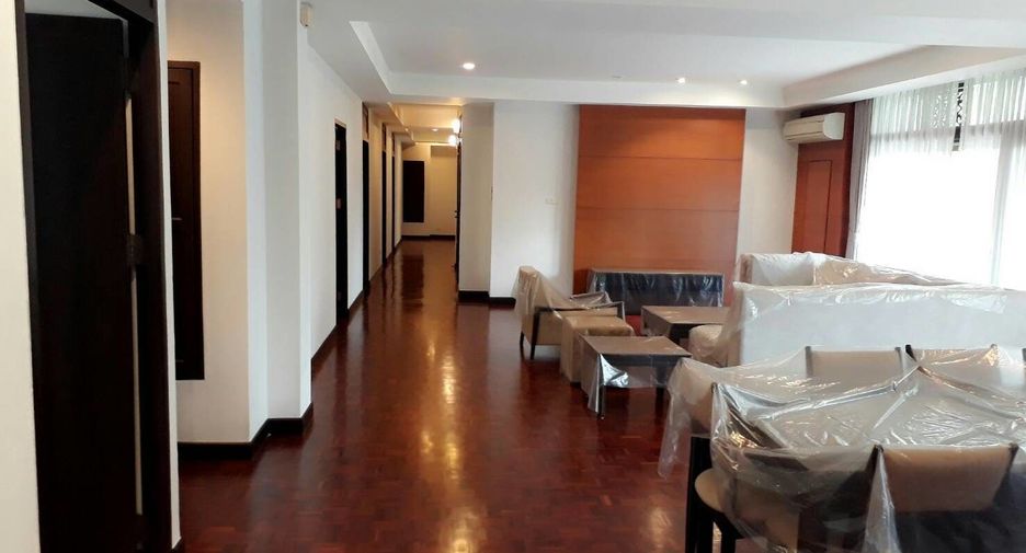 For rent 4 bedrooms condo in Sathon, Bangkok