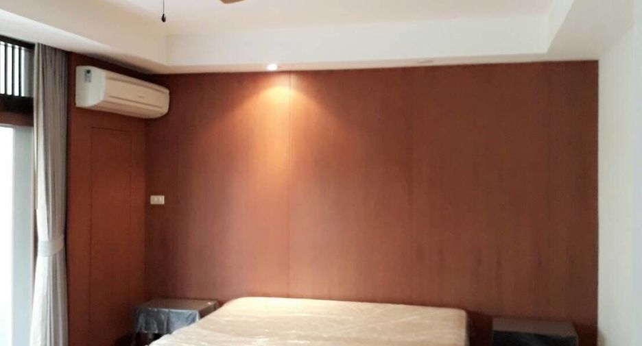 For rent 4 bedrooms condo in Sathon, Bangkok