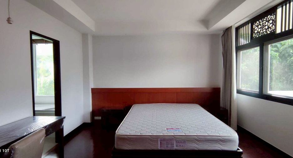 For rent 4 bedrooms condo in Sathon, Bangkok