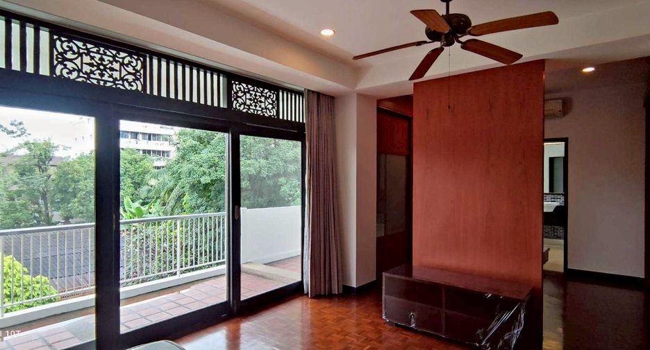 For rent 4 bedrooms condo in Sathon, Bangkok