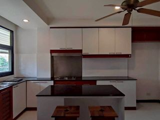For rent 4 bedrooms condo in Sathon, Bangkok