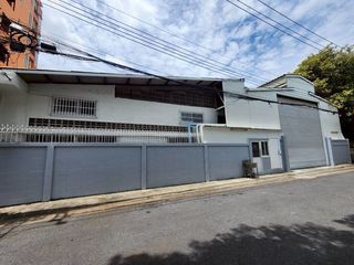 For rent 3 bedrooms house in Huai Khwang, Bangkok