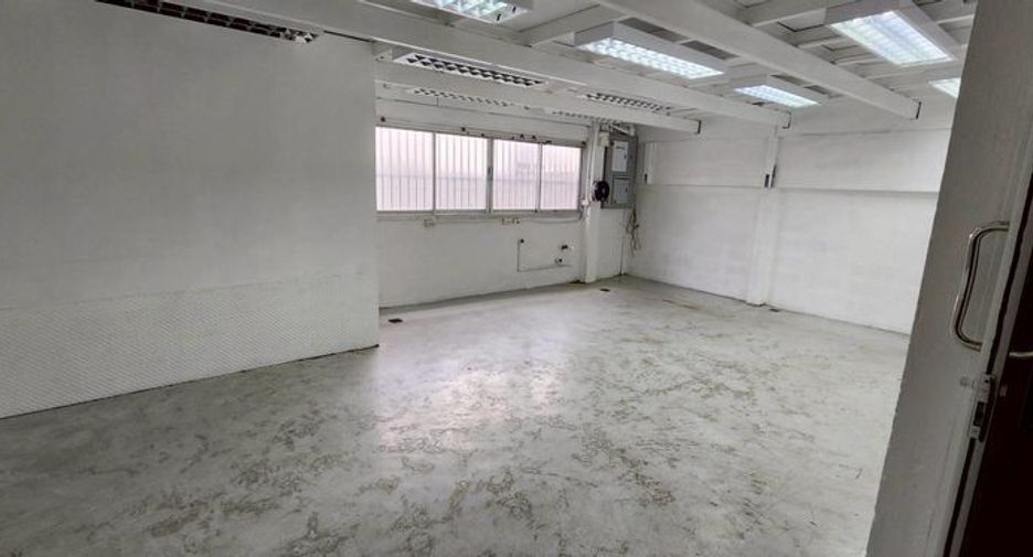 出租 3 卧室 独立屋 在 Huai Khwang, 曼谷