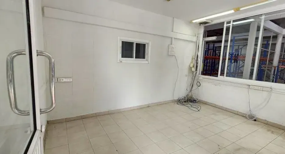 出租 3 卧室 独立屋 在 Huai Khwang, 曼谷