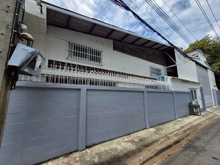 For rent 3 bedrooms house in Huai Khwang, Bangkok