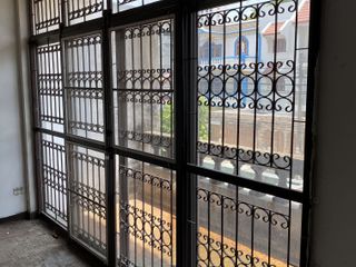 For sale 4 bedrooms townhouse in Bang Phlat, Bangkok
