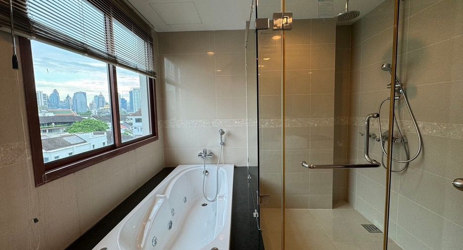 For rent 3 bedrooms condo in Khlong Toei, Bangkok