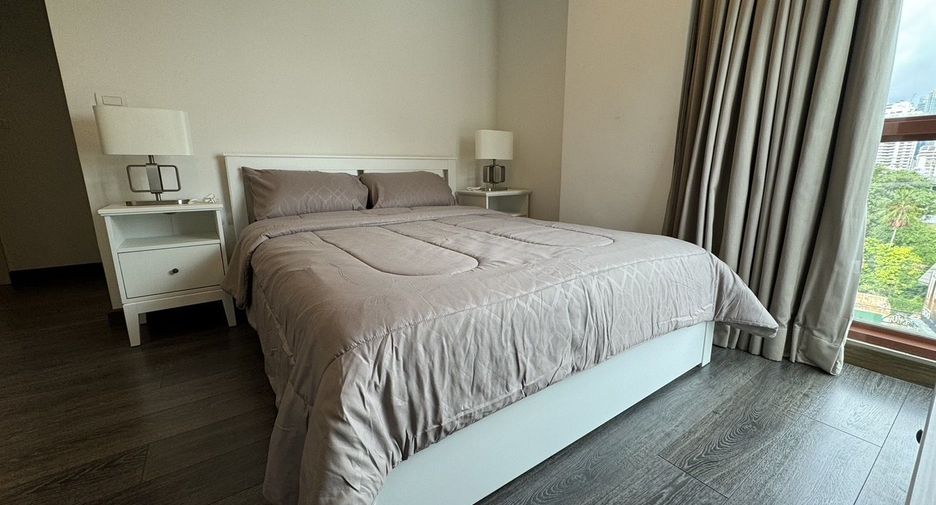 For rent 3 bedrooms condo in Khlong Toei, Bangkok