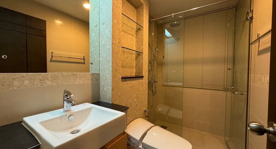 For rent 3 bedrooms condo in Khlong Toei, Bangkok