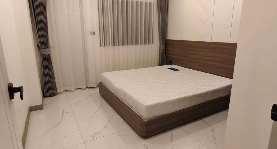 Casa en alquiler de 5 habitaciones en Bang Lamung, Chonburi