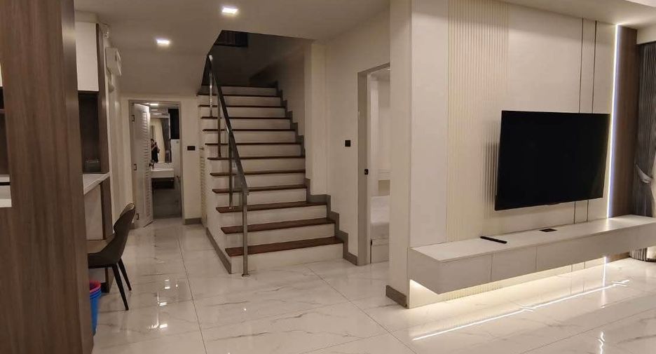 Casa en alquiler de 5 habitaciones en Bang Lamung, Chonburi