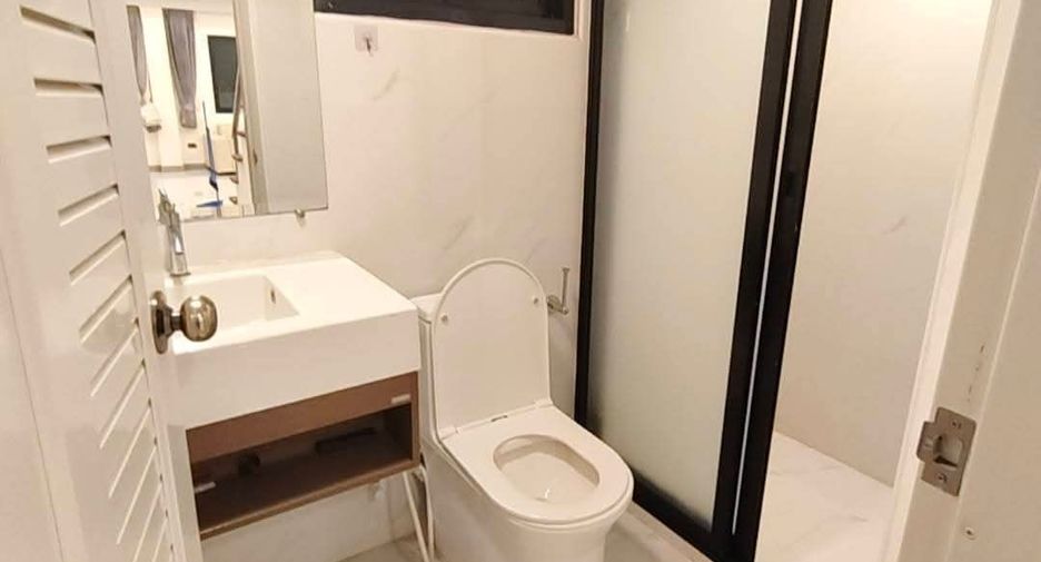 Casa en alquiler de 5 habitaciones en Bang Lamung, Chonburi