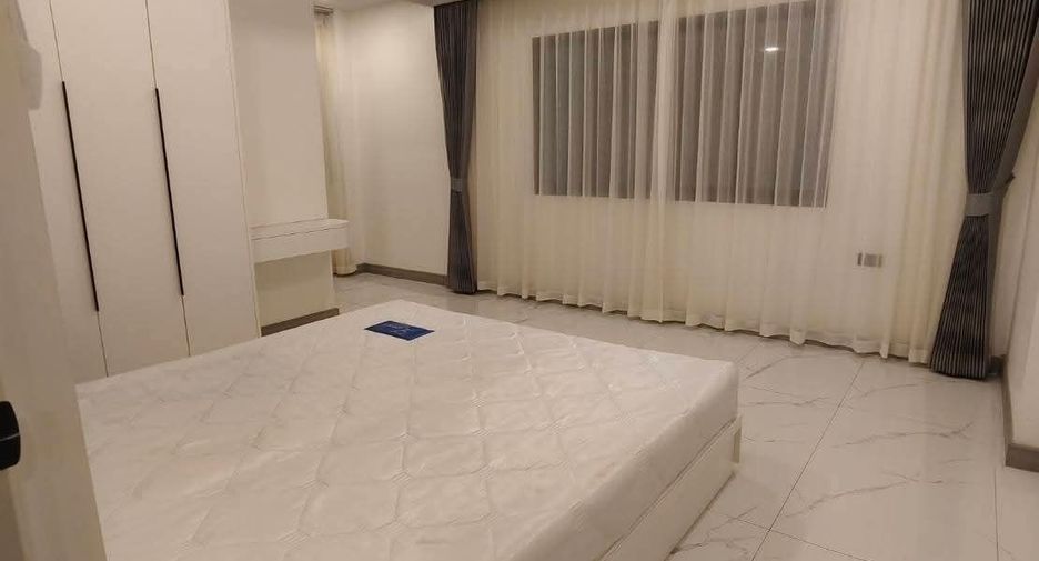 Casa en alquiler de 5 habitaciones en Bang Lamung, Chonburi