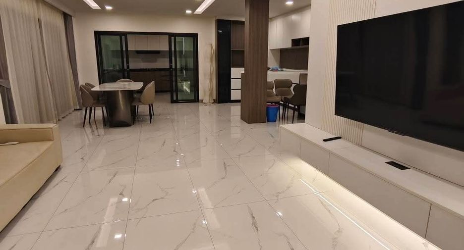 Casa en alquiler de 5 habitaciones en Bang Lamung, Chonburi