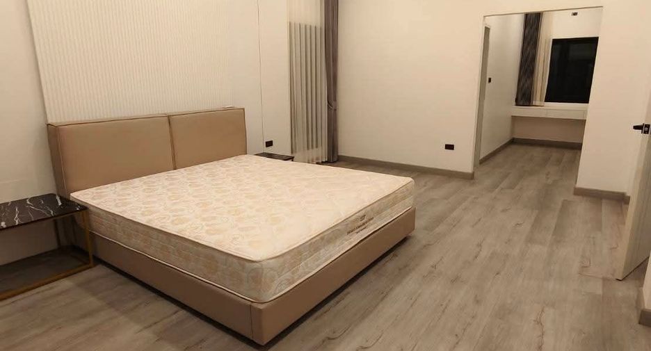 Casa en alquiler de 5 habitaciones en Bang Lamung, Chonburi